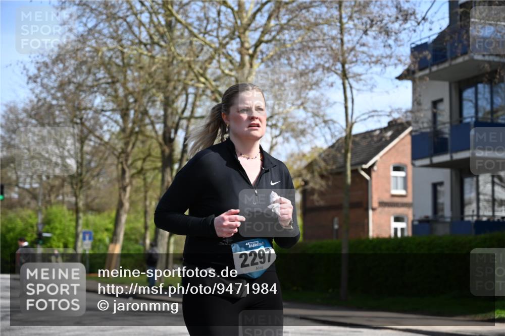 12.04.2026 - 45. Internationalen Wilhelmsburger Insellauf J. Mangold http://msf.ph/oto/9471984 12.04.2026 11:28:23 Ziel 2297, 2429, 2342, 2109 meine-sportfotos.de