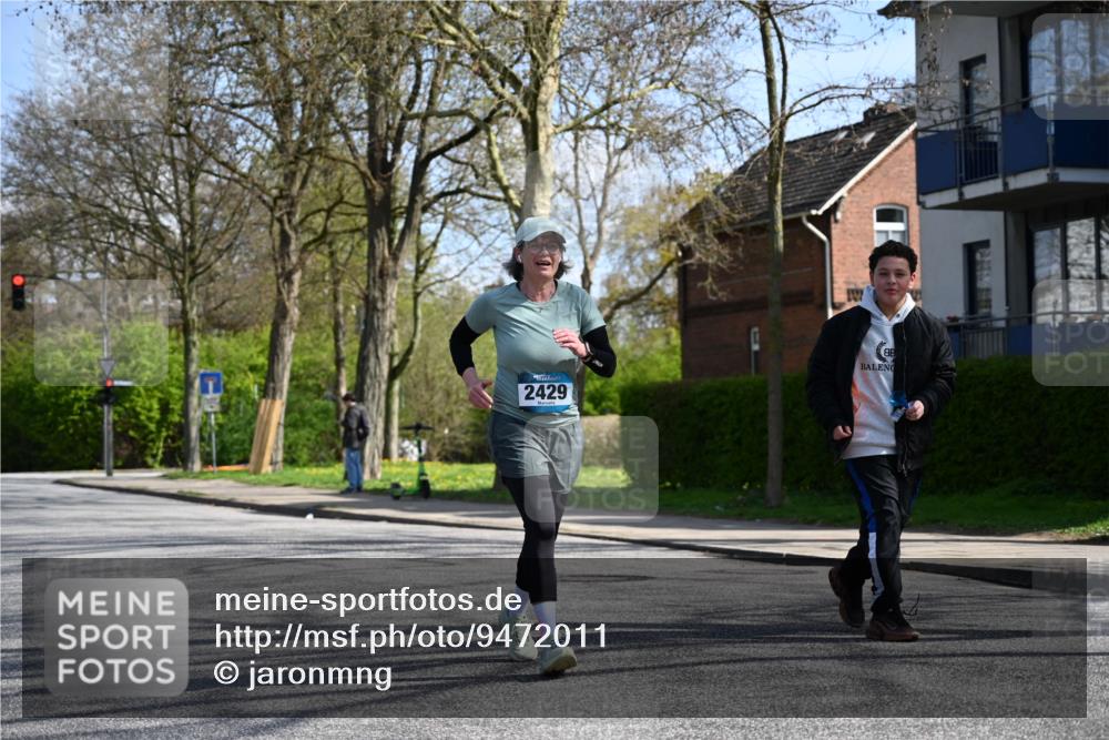 12.04.2026 - 45. Internationalen Wilhelmsburger Insellauf J. Mangold http://msf.ph/oto/9472011 12.04.2026 11:28:33 Ziel 2297, 2429, 2429, 2342, 2109 meine-sportfotos.de