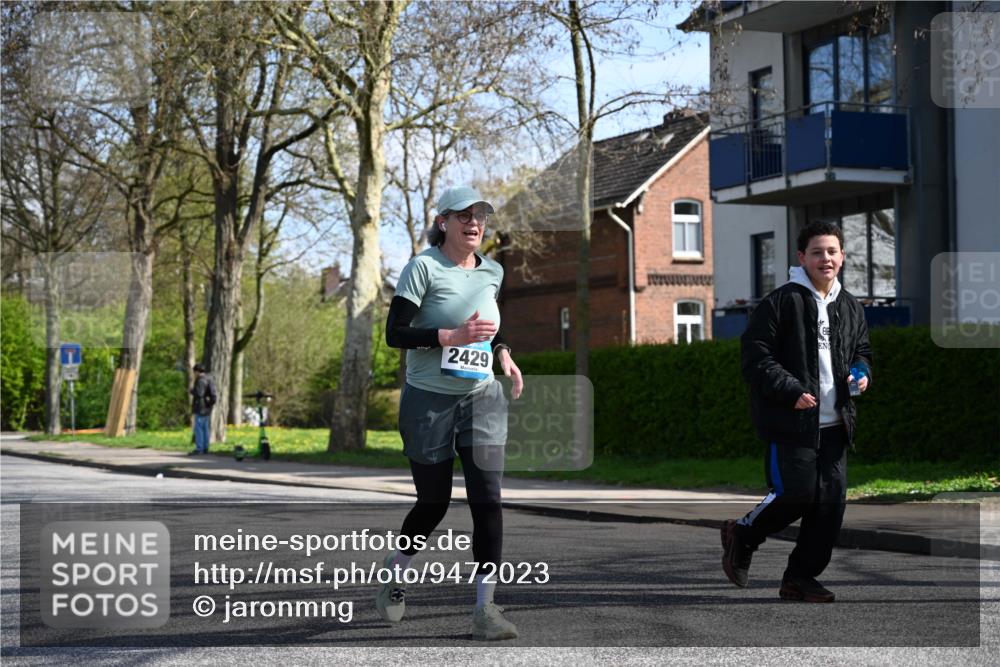 12.04.2026 - 45. Internationalen Wilhelmsburger Insellauf J. Mangold http://msf.ph/oto/9472023 12.04.2026 11:28:33 Ziel 2297, 2429, 2429, 2342, 2109 meine-sportfotos.de
