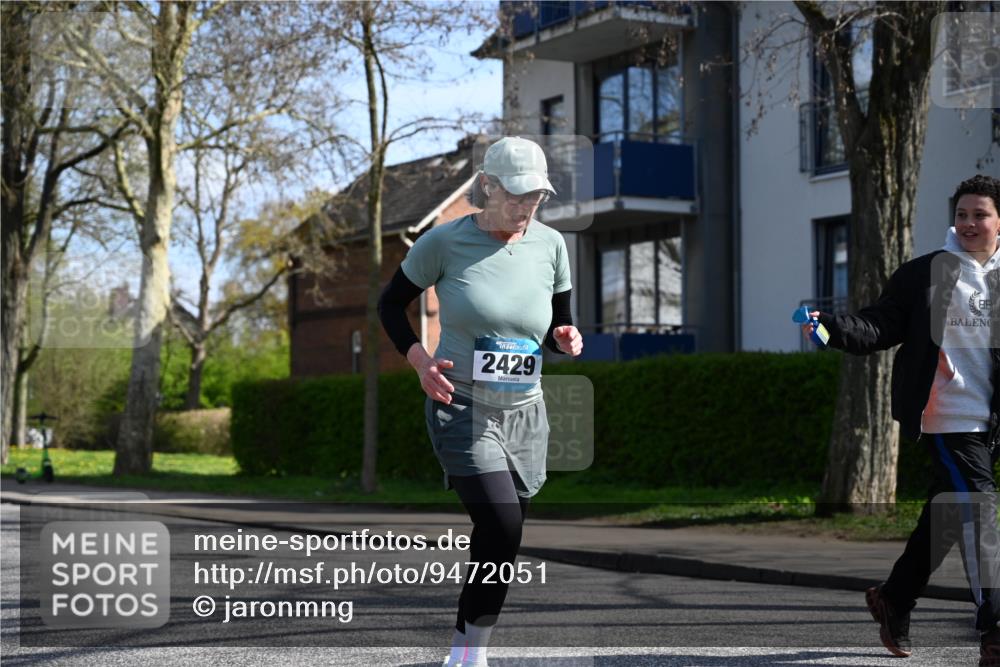 12.04.2026 - 45. Internationalen Wilhelmsburger Insellauf J. Mangold http://msf.ph/oto/9472051 12.04.2026 11:28:34 Ziel 2297, 2429, 2342, 2109 meine-sportfotos.de
