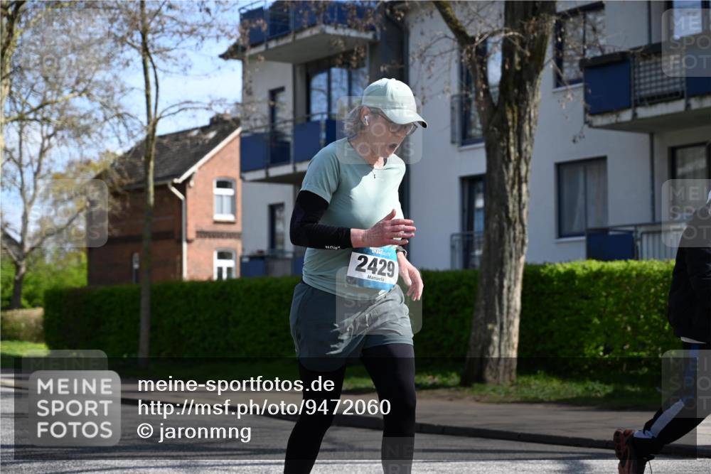 12.04.2026 - 45. Internationalen Wilhelmsburger Insellauf J. Mangold http://msf.ph/oto/9472060 12.04.2026 11:28:35 Ziel 2297, 2429, 2342, 2109 meine-sportfotos.de