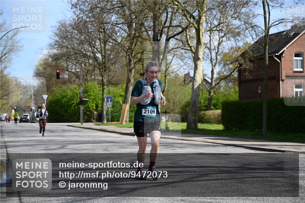 12.04.2026 - 45. Internationalen Wilhelmsburger Insellauf J. Mangold http://msf.ph/oto/9472073 12.04.2026 11:28:41 Ziel 2297, 2429, 2342, 2342, 2109 meine-sportfotos.de