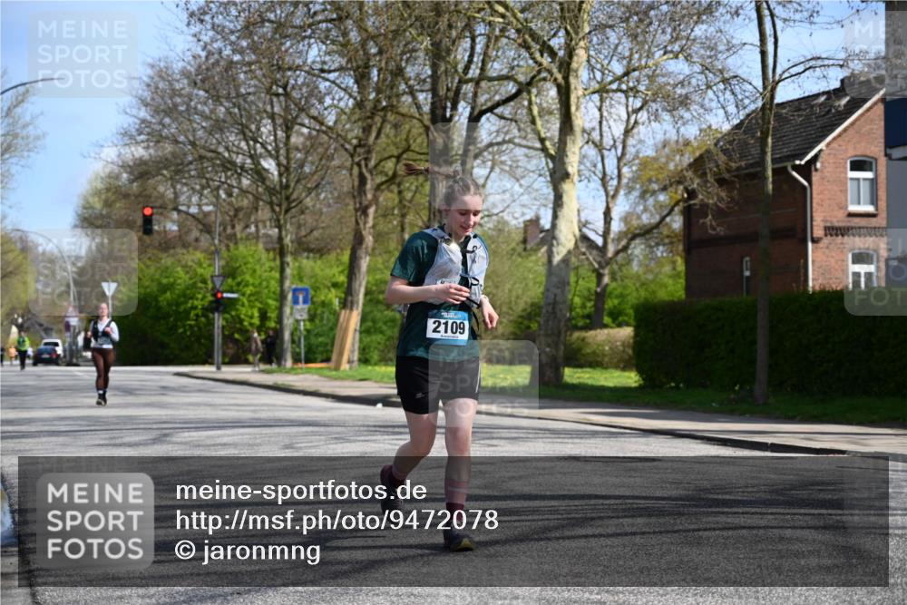 12.04.2026 - 45. Internationalen Wilhelmsburger Insellauf J. Mangold http://msf.ph/oto/9472078 12.04.2026 11:28:41 Ziel 2297, 2429, 2342, 2342, 2109 meine-sportfotos.de