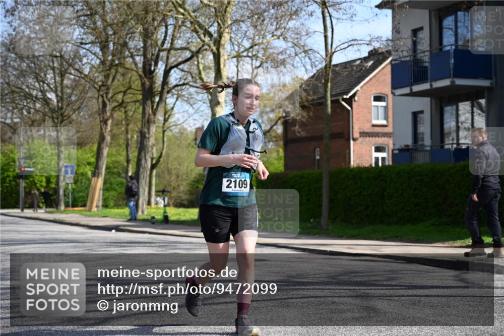 12.04.2026 - 45. Internationalen Wilhelmsburger Insellauf J. Mangold http://msf.ph/oto/9472099 12.04.2026 11:28:41 Ziel 2297, 2429, 2342, 2342, 2109 meine-sportfotos.de