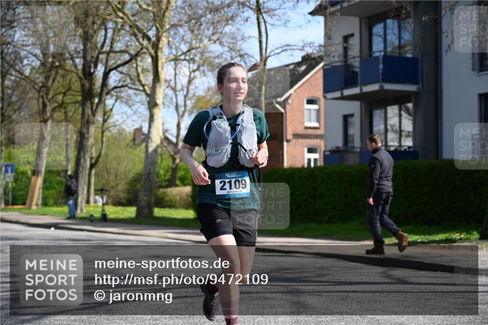 12.04.2026 - 45. Internationalen Wilhelmsburger Insellauf J. Mangold http://msf.ph/oto/9472109 12.04.2026 11:28:42 Ziel 2429, 2342, 2109, 4066 meine-sportfotos.de