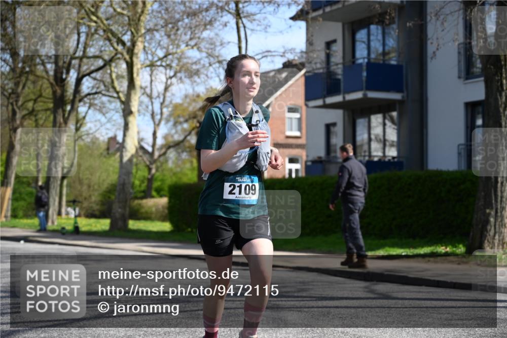 12.04.2026 - 45. Internationalen Wilhelmsburger Insellauf J. Mangold http://msf.ph/oto/9472115 12.04.2026 11:28:42 Ziel 2429, 2342, 2109, 4066 meine-sportfotos.de
