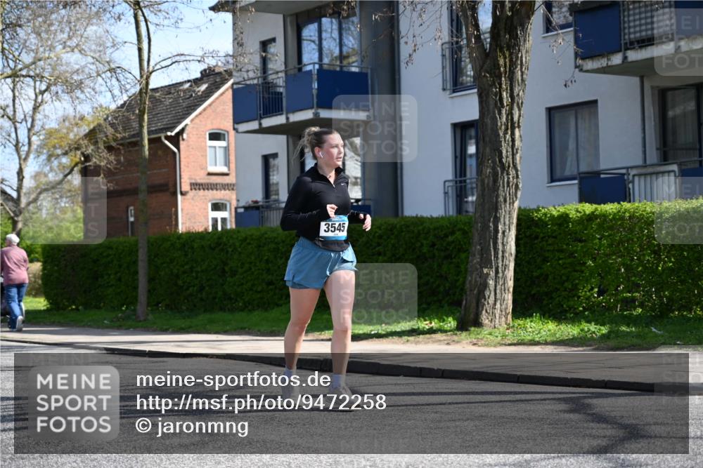12.04.2026 - 45. Internationalen Wilhelmsburger Insellauf J. Mangold http://msf.ph/oto/9472258 12.04.2026 11:29:28 Ziel 4066, 3545, 4589, 4784, 3839 meine-sportfotos.de