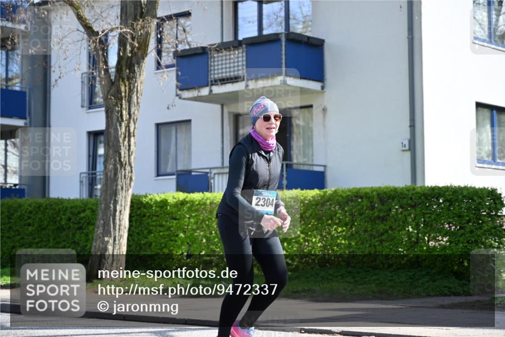 12.04.2026 - 45. Internationalen Wilhelmsburger Insellauf J. Mangold http://msf.ph/oto/9472337 12.04.2026 11:29:32 Ziel 3545, 4589, 4784, 3839, 2697, 2698 meine-sportfotos.de