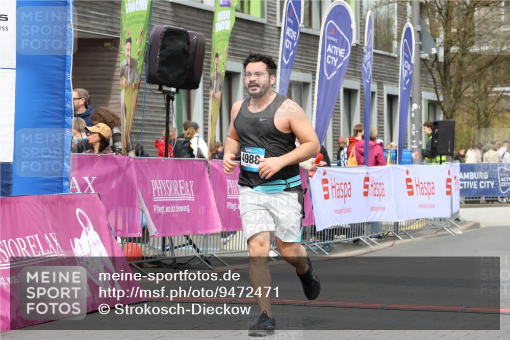 12.04.2026 - 45. Internationalen Wilhelmsburger Insellauf Strokosch-Dieckow http://msf.ph/oto/9472471 12.04.2026 13:35:45 Ziel 4988, 4989 meine-sportfotos.de