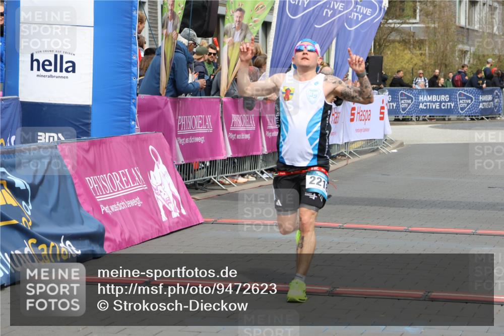 12.04.2026 - 45. Internationalen Wilhelmsburger Insellauf Strokosch-Dieckow http://msf.ph/oto/9472623 12.04.2026 12:53:33 Ziel 2218, 4183, 3749 meine-sportfotos.de