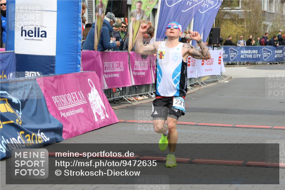 12.04.2026 - 45. Internationalen Wilhelmsburger Insellauf Strokosch-Dieckow http://msf.ph/oto/9472635 12.04.2026 12:53:33 Ziel 2218, 4183, 3749 meine-sportfotos.de
