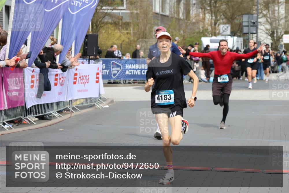 12.04.2026 - 45. Internationalen Wilhelmsburger Insellauf Strokosch-Dieckow http://msf.ph/oto/9472650 12.04.2026 12:53:35 Ziel 2218, 4183, 3749, 3160 meine-sportfotos.de