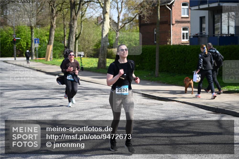 12.04.2026 - 45. Internationalen Wilhelmsburger Insellauf J. Mangold http://msf.ph/oto/9472673 12.04.2026 11:30:58 Ziel 3111, 2524, 2475, 2279, 3058 meine-sportfotos.de