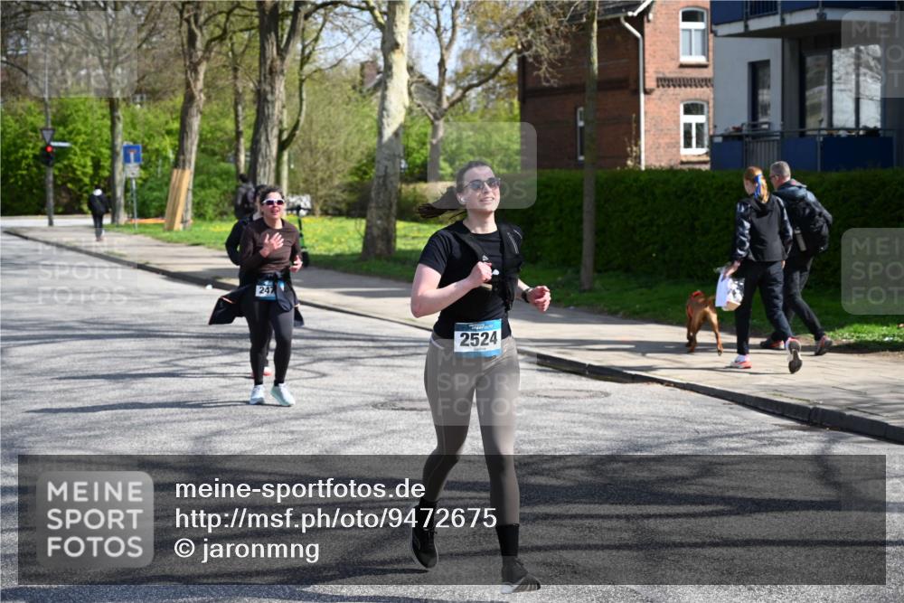 12.04.2026 - 45. Internationalen Wilhelmsburger Insellauf J. Mangold http://msf.ph/oto/9472675 12.04.2026 11:30:58 Ziel 3111, 2524, 2475, 2279, 3058 meine-sportfotos.de