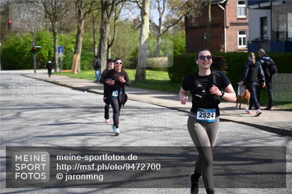 12.04.2026 - 45. Internationalen Wilhelmsburger Insellauf J. Mangold http://msf.ph/oto/9472700 12.04.2026 11:30:58 Ziel 3111, 2524, 2475, 2279, 3058 meine-sportfotos.de