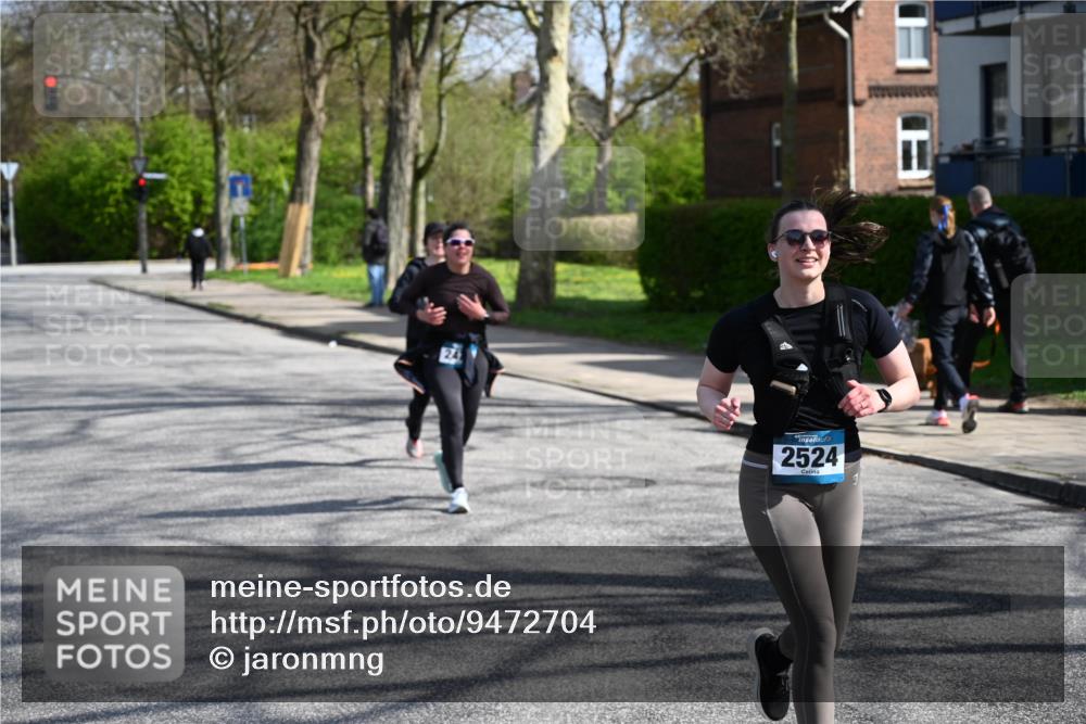 12.04.2026 - 45. Internationalen Wilhelmsburger Insellauf J. Mangold http://msf.ph/oto/9472704 12.04.2026 11:30:58 Ziel 3111, 2524, 2475, 2279, 3058 meine-sportfotos.de