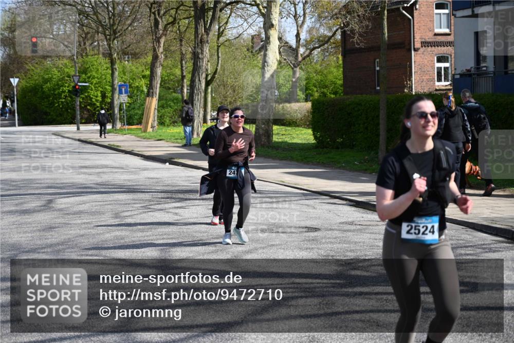 12.04.2026 - 45. Internationalen Wilhelmsburger Insellauf J. Mangold http://msf.ph/oto/9472710 12.04.2026 11:30:58 Ziel 3111, 2524, 2475, 2279, 3058 meine-sportfotos.de
