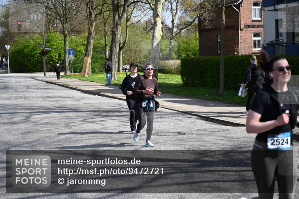 12.04.2026 - 45. Internationalen Wilhelmsburger Insellauf J. Mangold http://msf.ph/oto/9472721 12.04.2026 11:30:59 Ziel 3111, 2524, 2475, 2279, 3058 meine-sportfotos.de