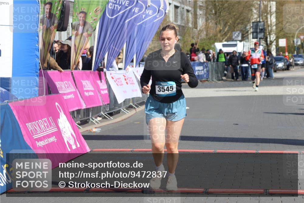 12.04.2026 - 45. Internationalen Wilhelmsburger Insellauf Strokosch-Dieckow http://msf.ph/oto/9472837 12.04.2026 11:29:58 Ziel 3545 meine-sportfotos.de