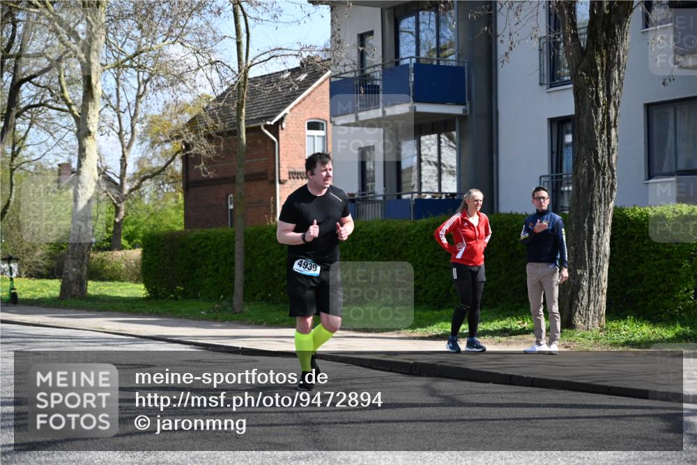 12.04.2026 - 45. Internationalen Wilhelmsburger Insellauf J. Mangold http://msf.ph/oto/9472894 12.04.2026 11:33:18 Ziel 2233, 4939 meine-sportfotos.de