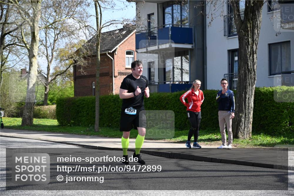 12.04.2026 - 45. Internationalen Wilhelmsburger Insellauf J. Mangold http://msf.ph/oto/9472899 12.04.2026 11:33:18 Ziel 2233, 4939 meine-sportfotos.de