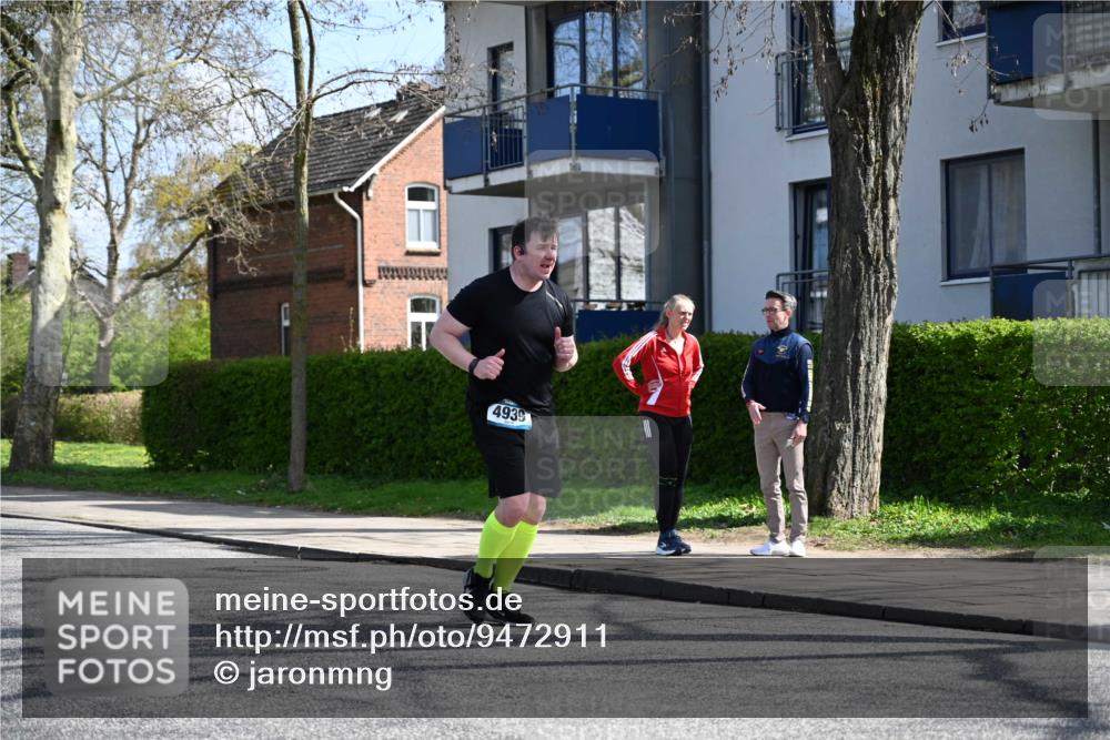12.04.2026 - 45. Internationalen Wilhelmsburger Insellauf J. Mangold http://msf.ph/oto/9472911 12.04.2026 11:33:18 Ziel 2233, 4939 meine-sportfotos.de