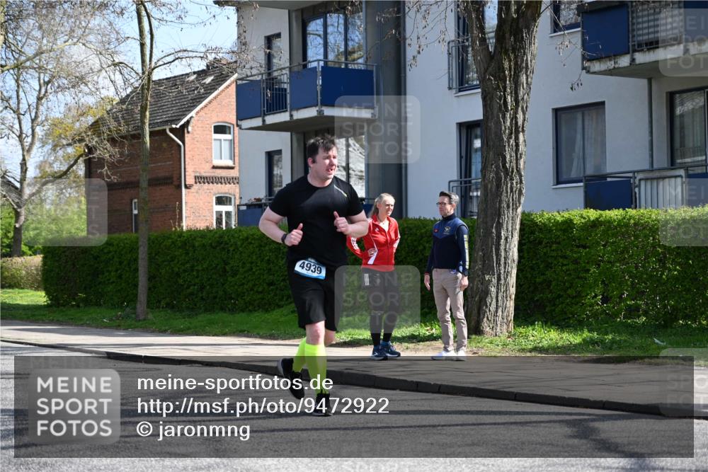 12.04.2026 - 45. Internationalen Wilhelmsburger Insellauf J. Mangold http://msf.ph/oto/9472922 12.04.2026 11:33:19 Ziel 2233, 4939 meine-sportfotos.de