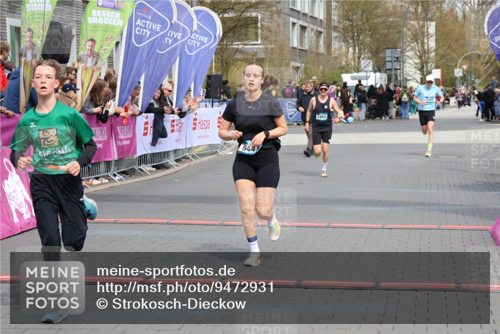 12.04.2026 - 45. Internationalen Wilhelmsburger Insellauf Strokosch-Dieckow http://msf.ph/oto/9472931 12.04.2026 12:53:44 Ziel 5628, 5447, 5464, 5358 meine-sportfotos.de