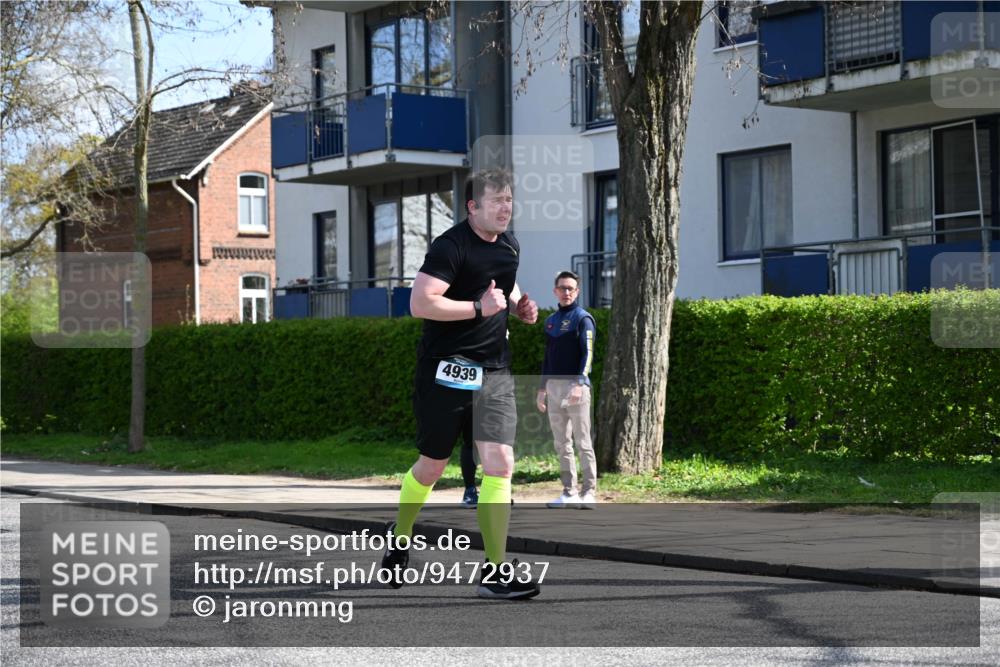 12.04.2026 - 45. Internationalen Wilhelmsburger Insellauf J. Mangold http://msf.ph/oto/9472937 12.04.2026 11:33:19 Ziel 2233, 4939 meine-sportfotos.de