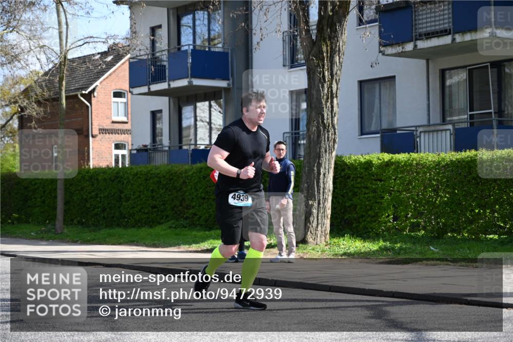 12.04.2026 - 45. Internationalen Wilhelmsburger Insellauf J. Mangold http://msf.ph/oto/9472939 12.04.2026 11:33:19 Ziel 2233, 4939 meine-sportfotos.de