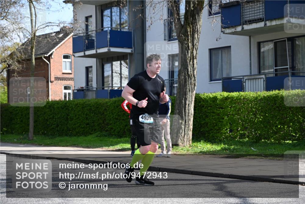 12.04.2026 - 45. Internationalen Wilhelmsburger Insellauf J. Mangold http://msf.ph/oto/9472943 12.04.2026 11:33:19 Ziel 2233, 4939 meine-sportfotos.de