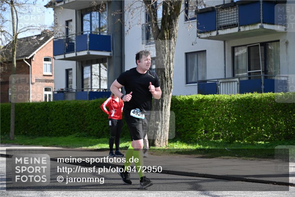 12.04.2026 - 45. Internationalen Wilhelmsburger Insellauf J. Mangold http://msf.ph/oto/9472950 12.04.2026 11:33:19 Ziel 2233, 4939 meine-sportfotos.de