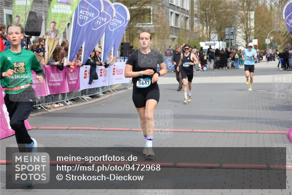 12.04.2026 - 45. Internationalen Wilhelmsburger Insellauf Strokosch-Dieckow http://msf.ph/oto/9472968 12.04.2026 12:53:44 Ziel 5628, 5447, 5464, 5358 meine-sportfotos.de