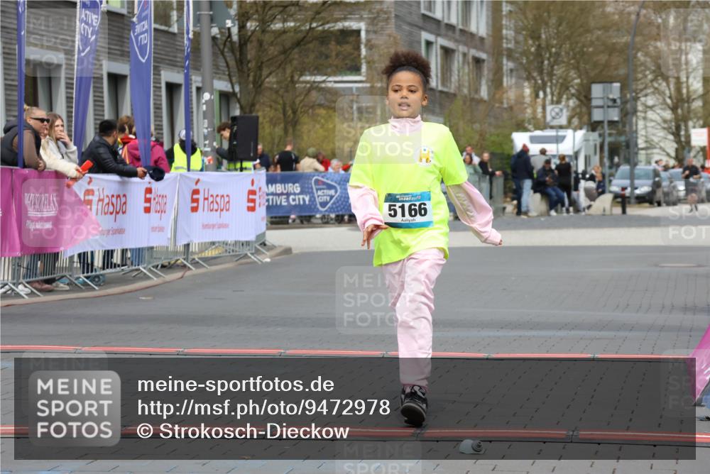 12.04.2026 - 45. Internationalen Wilhelmsburger Insellauf Strokosch-Dieckow http://msf.ph/oto/9472978 12.04.2026 13:35:01 Ziel 5166 meine-sportfotos.de