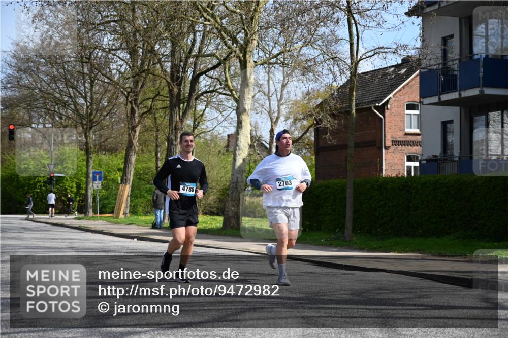 12.04.2026 - 45. Internationalen Wilhelmsburger Insellauf J. Mangold http://msf.ph/oto/9472982 12.04.2026 11:34:45 Ziel 3371, 2703, 4788 meine-sportfotos.de