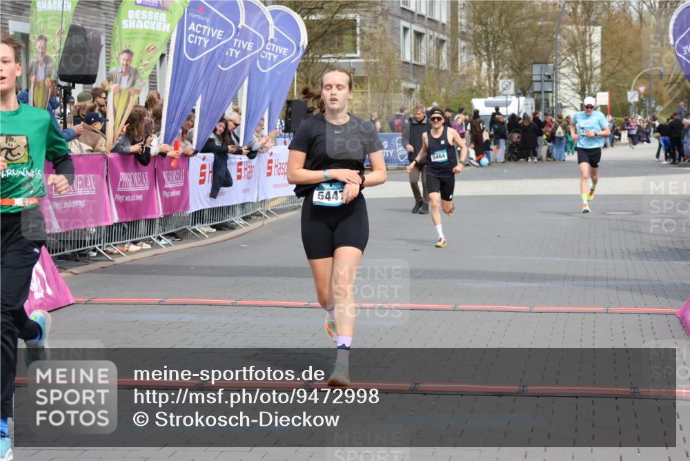 12.04.2026 - 45. Internationalen Wilhelmsburger Insellauf Strokosch-Dieckow http://msf.ph/oto/9472998 12.04.2026 12:53:44 Ziel 5628, 5447, 5464, 5358 meine-sportfotos.de