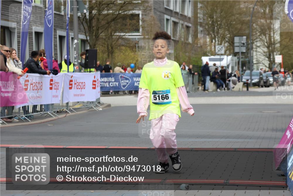 12.04.2026 - 45. Internationalen Wilhelmsburger Insellauf Strokosch-Dieckow http://msf.ph/oto/9473018 12.04.2026 13:35:01 Ziel 5166 meine-sportfotos.de