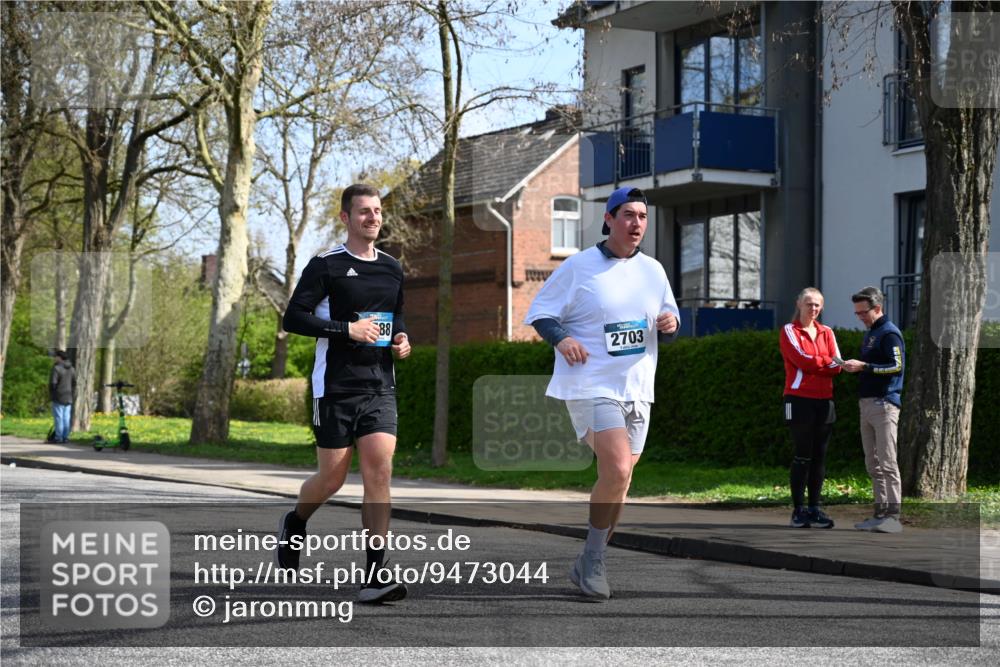 12.04.2026 - 45. Internationalen Wilhelmsburger Insellauf J. Mangold http://msf.ph/oto/9473044 12.04.2026 11:34:46 Ziel 3371, 2703, 4788 meine-sportfotos.de