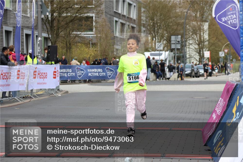 12.04.2026 - 45. Internationalen Wilhelmsburger Insellauf Strokosch-Dieckow http://msf.ph/oto/9473063 12.04.2026 13:35:00 Ziel 5166 meine-sportfotos.de