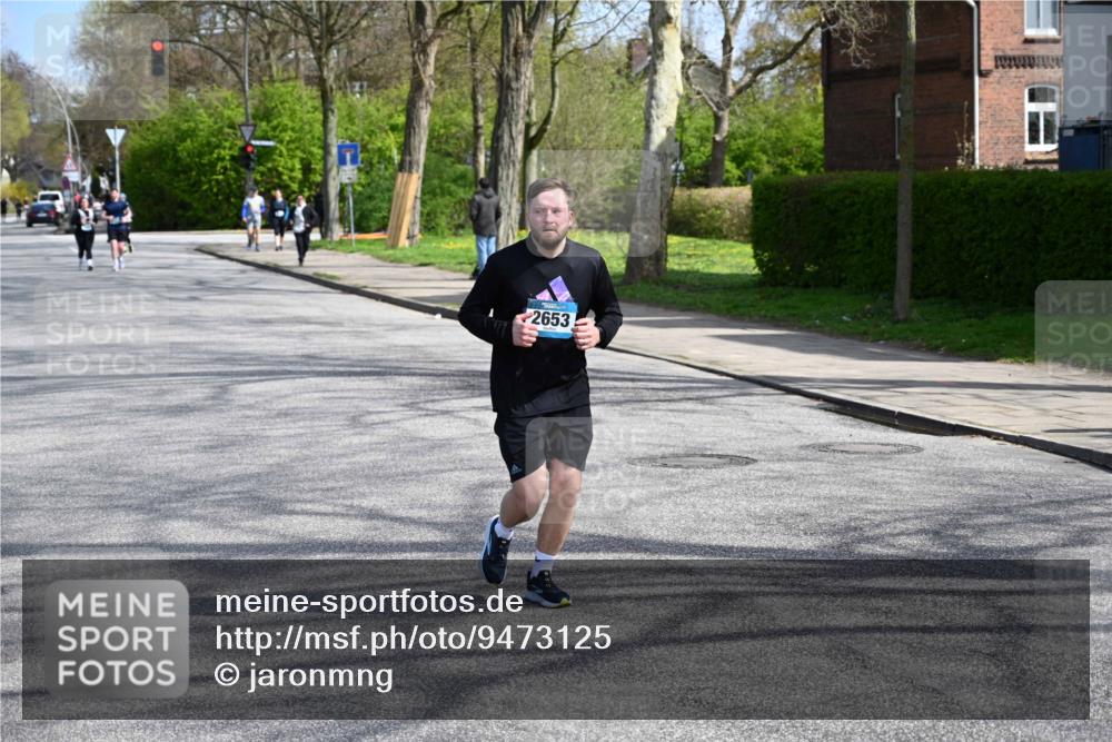 12.04.2026 - 45. Internationalen Wilhelmsburger Insellauf J. Mangold http://msf.ph/oto/9473125 12.04.2026 11:36:05 Ziel 4174, 2653, 2428, 2427 meine-sportfotos.de