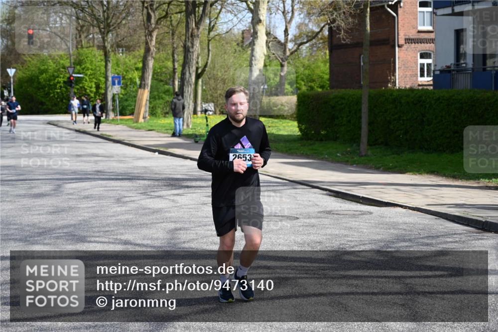 12.04.2026 - 45. Internationalen Wilhelmsburger Insellauf J. Mangold http://msf.ph/oto/9473140 12.04.2026 11:36:05 Ziel 4174, 2653, 2428, 2427 meine-sportfotos.de