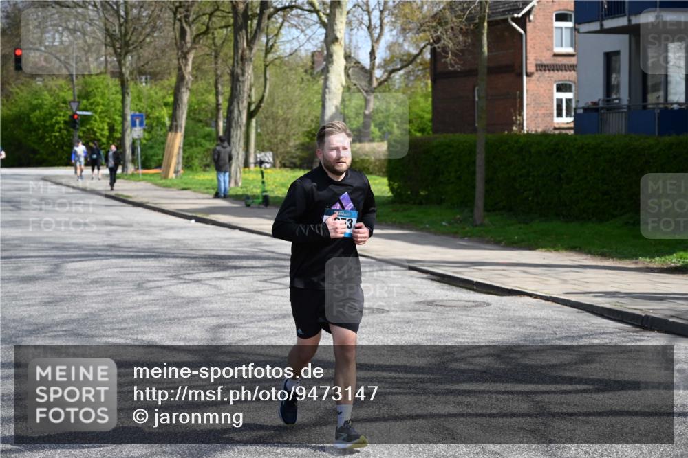 12.04.2026 - 45. Internationalen Wilhelmsburger Insellauf J. Mangold http://msf.ph/oto/9473147 12.04.2026 11:36:05 Ziel 4174, 2653, 2428, 2427 meine-sportfotos.de