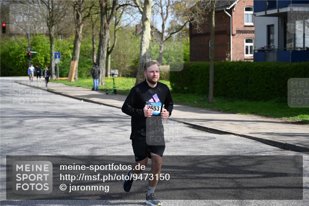 12.04.2026 - 45. Internationalen Wilhelmsburger Insellauf J. Mangold http://msf.ph/oto/9473150 12.04.2026 11:36:05 Ziel 4174, 2653, 2428, 2427 meine-sportfotos.de