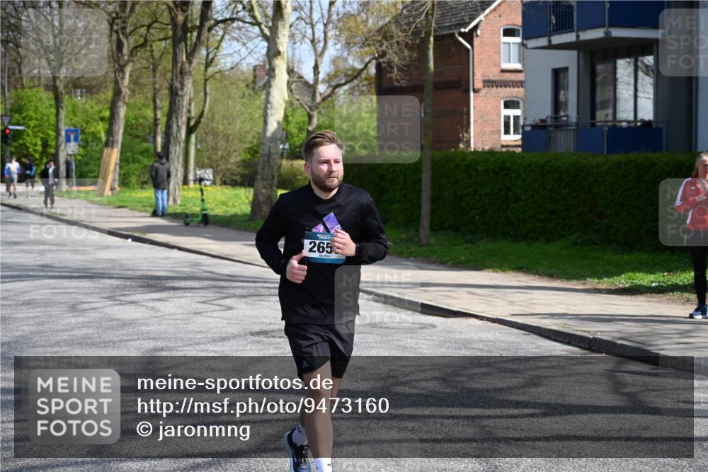 12.04.2026 - 45. Internationalen Wilhelmsburger Insellauf J. Mangold http://msf.ph/oto/9473160 12.04.2026 11:36:06 Ziel 4174, 2653, 2428, 2427 meine-sportfotos.de