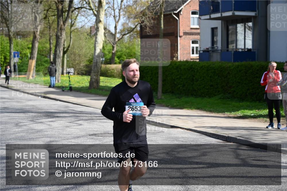 12.04.2026 - 45. Internationalen Wilhelmsburger Insellauf J. Mangold http://msf.ph/oto/9473166 12.04.2026 11:36:06 Ziel 4174, 2653, 2428, 2427 meine-sportfotos.de
