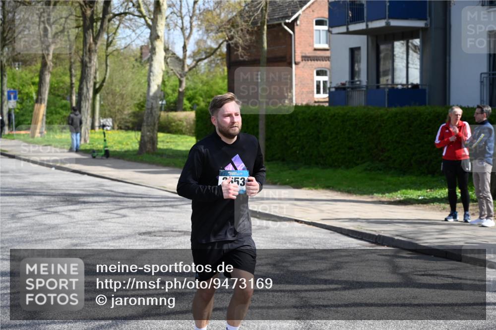 12.04.2026 - 45. Internationalen Wilhelmsburger Insellauf J. Mangold http://msf.ph/oto/9473169 12.04.2026 11:36:06 Ziel 4174, 2653, 2428, 2427 meine-sportfotos.de