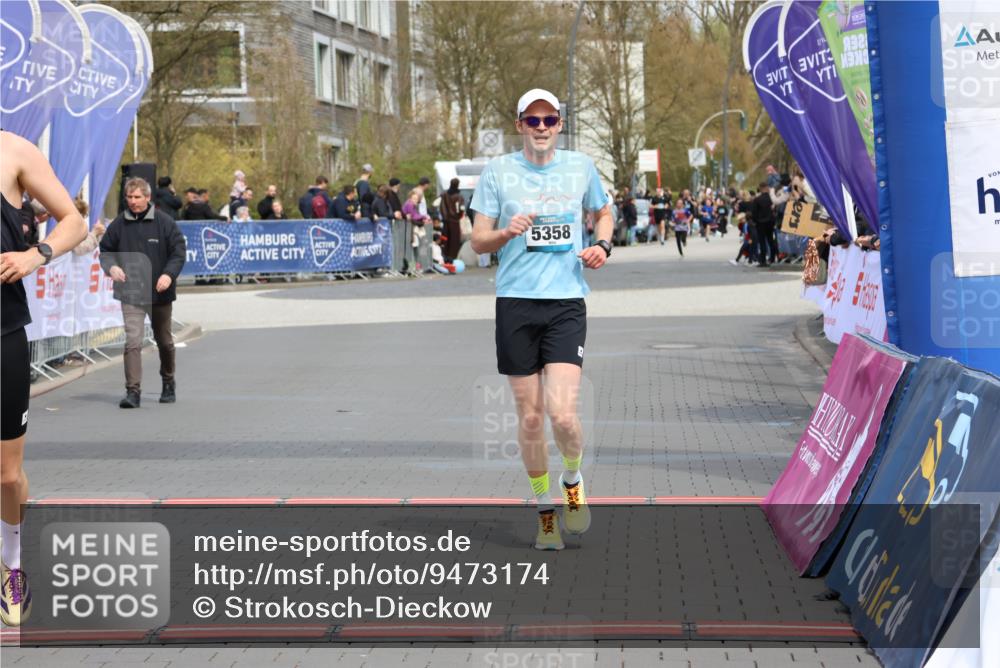 12.04.2026 - 45. Internationalen Wilhelmsburger Insellauf Strokosch-Dieckow http://msf.ph/oto/9473174 12.04.2026 12:53:48 Ziel 5464, 5358 meine-sportfotos.de