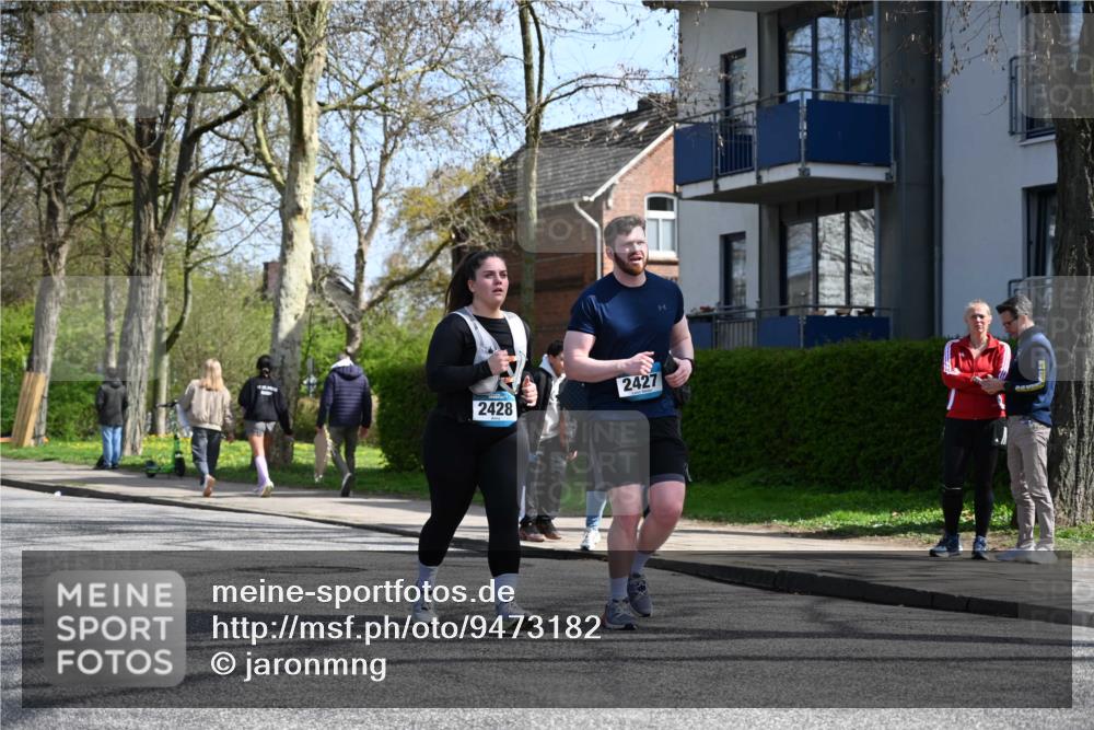 12.04.2026 - 45. Internationalen Wilhelmsburger Insellauf J. Mangold http://msf.ph/oto/9473182 12.04.2026 11:36:21 Ziel 4174, 2653, 2428, 2427 meine-sportfotos.de