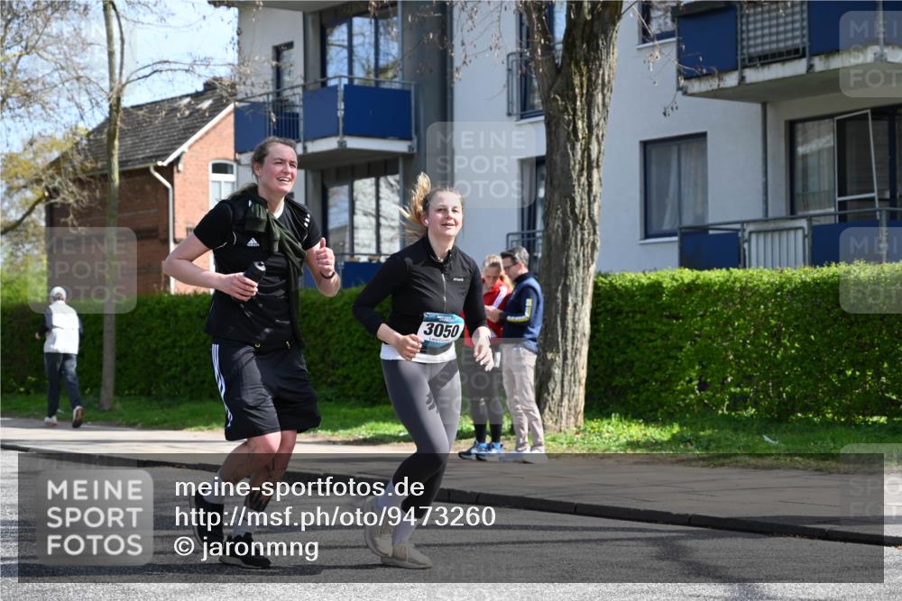 12.04.2026 - 45. Internationalen Wilhelmsburger Insellauf J. Mangold http://msf.ph/oto/9473260 12.04.2026 11:37:10 Ziel 3050, 3051 meine-sportfotos.de