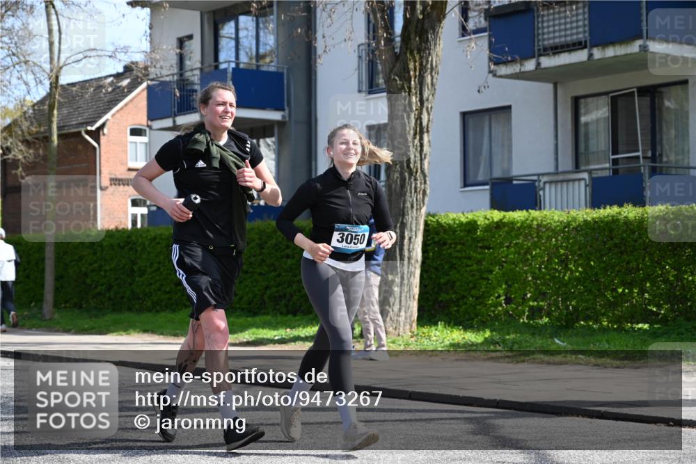 12.04.2026 - 45. Internationalen Wilhelmsburger Insellauf J. Mangold http://msf.ph/oto/9473267 12.04.2026 11:37:10 Ziel 3050, 3051 meine-sportfotos.de
